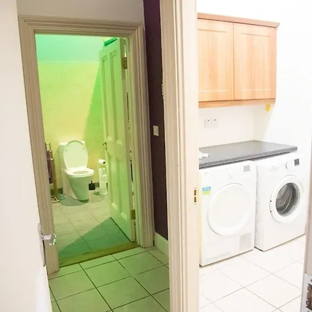 Apartamento Entire Main St - 20 Steps From Everything